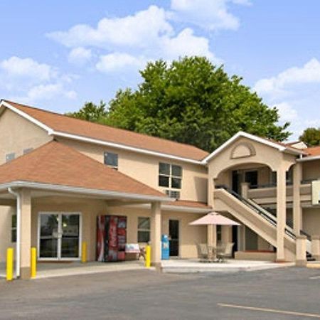Days Inn By Wyndham Fairmont Εξωτερικό φωτογραφία