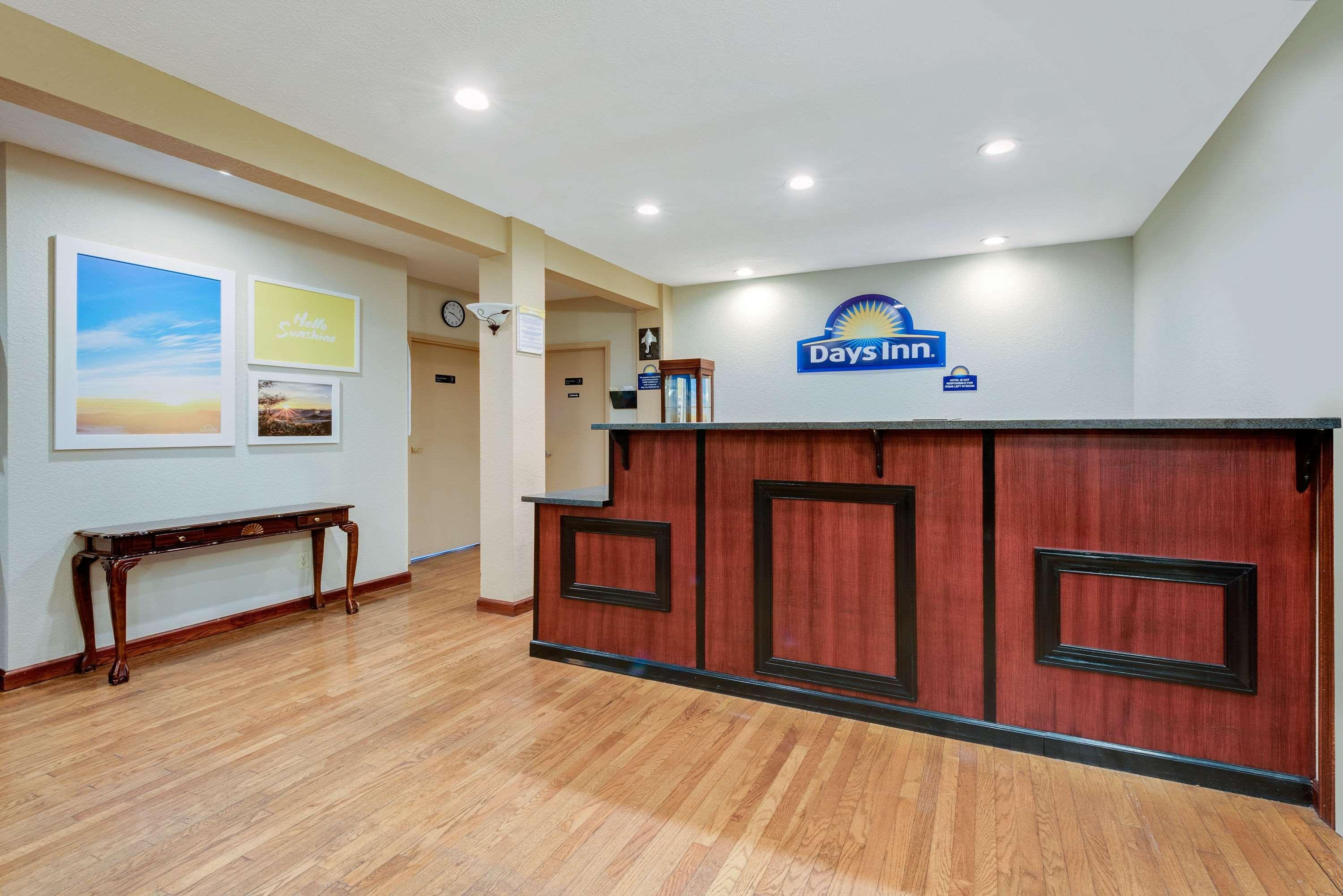 Days Inn By Wyndham Fairmont Εξωτερικό φωτογραφία