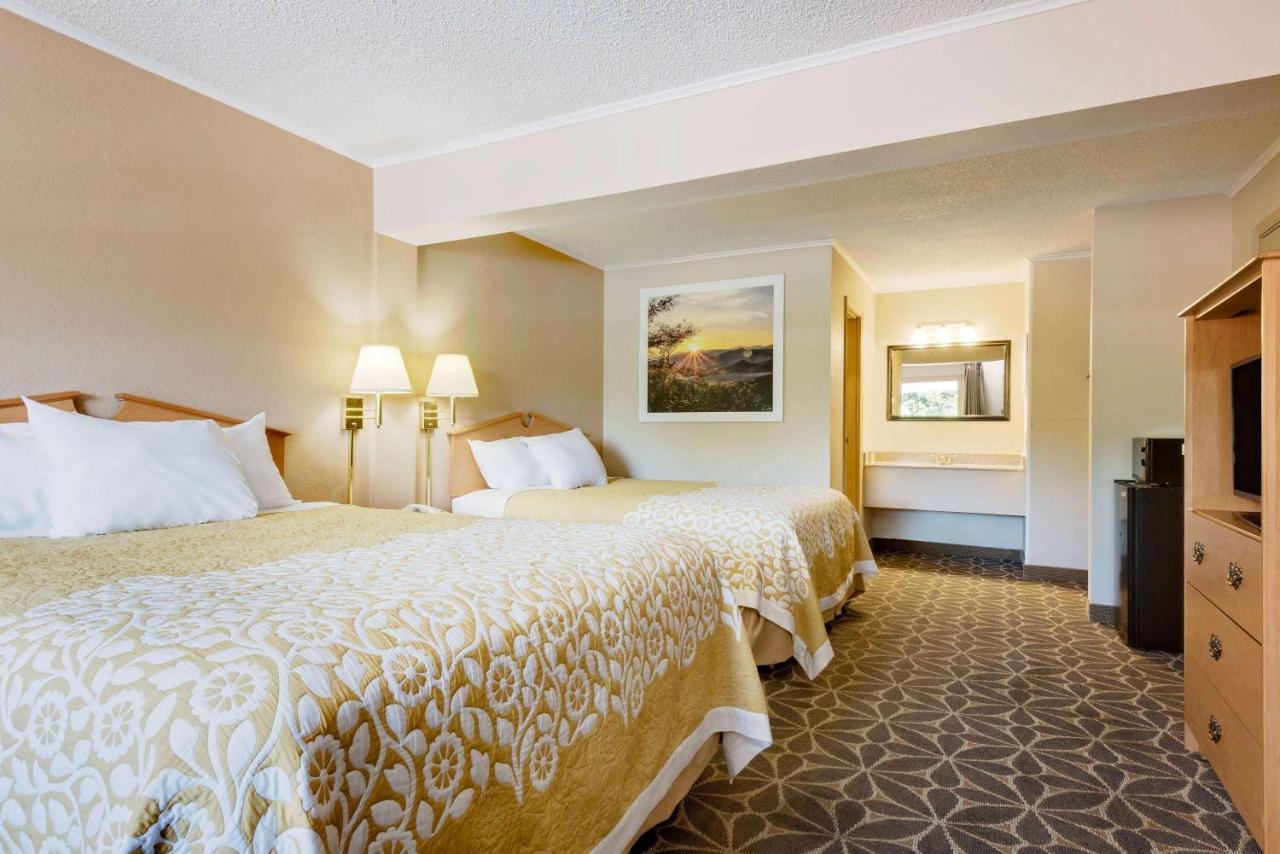 Days Inn By Wyndham Fairmont Εξωτερικό φωτογραφία