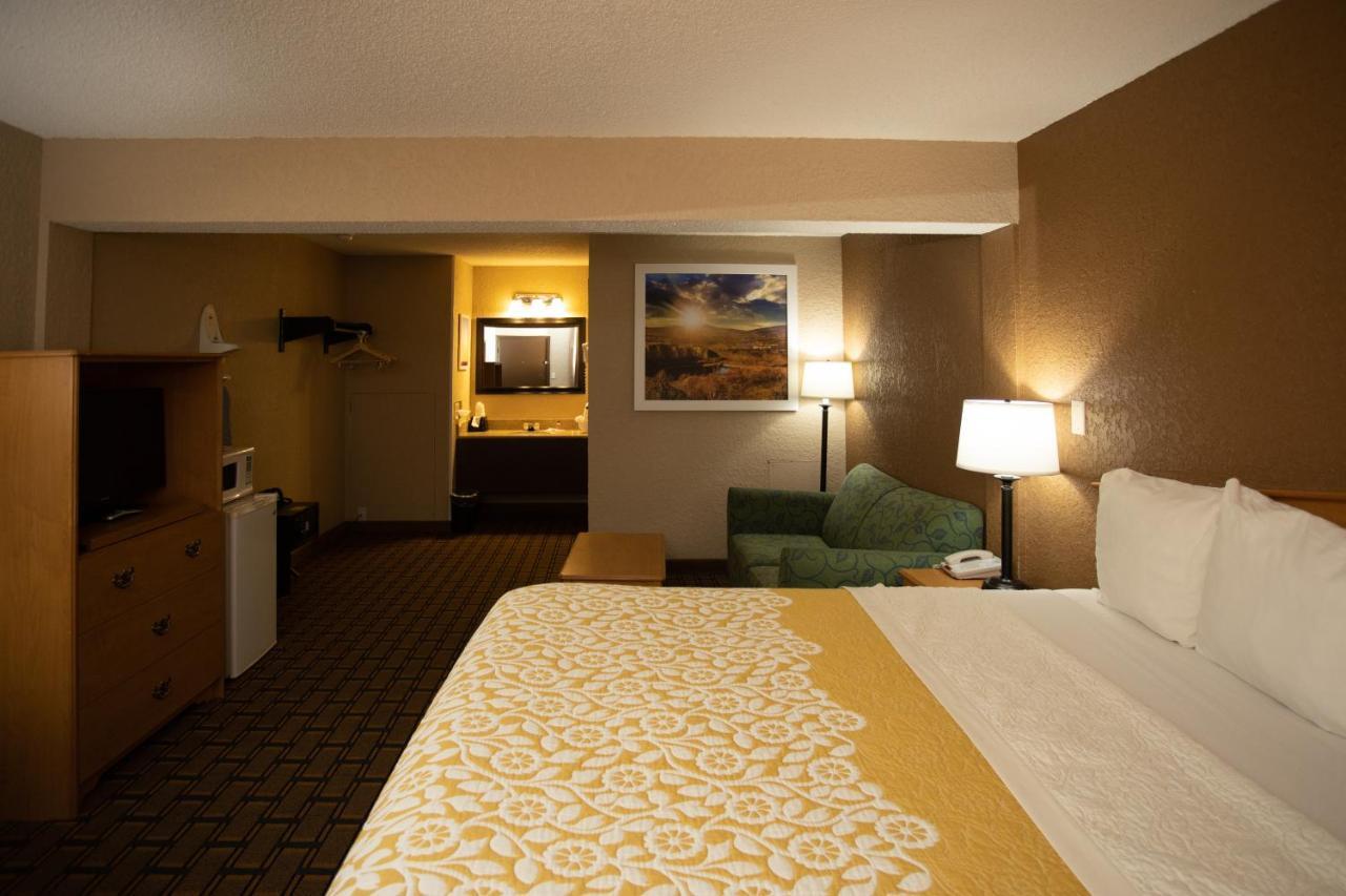 Days Inn By Wyndham Fairmont Εξωτερικό φωτογραφία